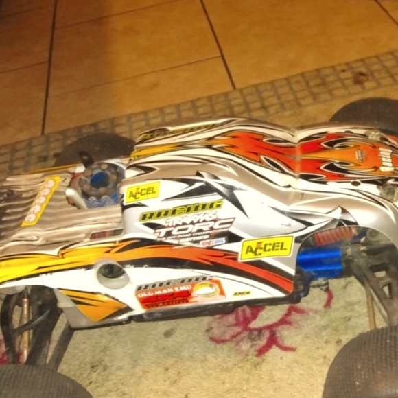 traxxas revo Other - Traxxas Revo 1/10 3.3 4WD Monster Truck
